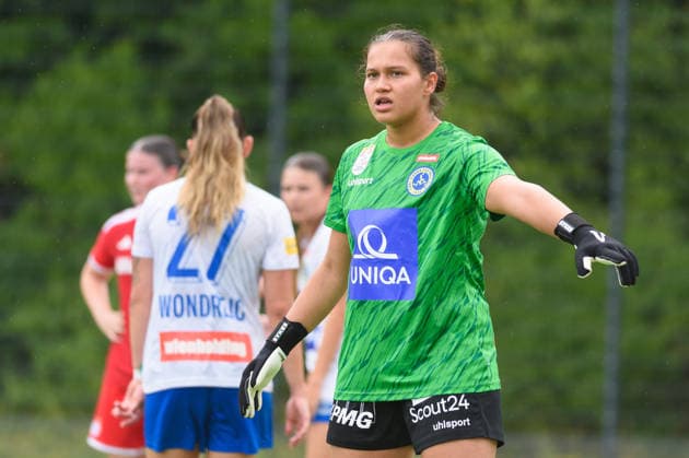 MUNICH, GERMANY - JULY 18: Goalkeeper Vivien Grabenhofer (1 First Vienna) during the pre-season friendly match between Bayern Munich II and First Vienna at FC Bayern Campus on July 18, 2026 in Munich, Germany (Photo by Sven Beyrich Sports Press Photo)  Copyright: xSvenxBeyrich SportsxPressxPhotox Sportspressphoto_SPR192764