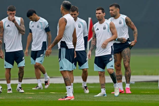 RECORD DATE NOT STATED 18th July 2026; Columbia Park Training Facility, Morristown, New Jersey, United States of America; FIFA World Cup, WM, Weltmeisterschaft, Fussball Football, Argentina Training Session; Lionel Messi of Argentina looks on HeulerxAndrey DiaEsportivo