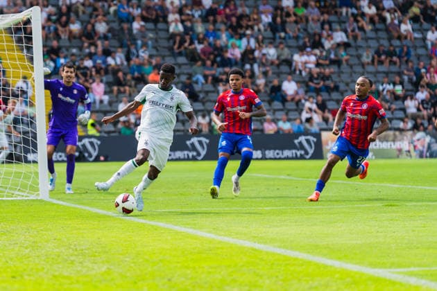 Fotios Adamidis (Wuppertaler SV, 01) schaut Iaia Manco Danfa Borussia Moenchengladbach, 39) zu wie dieser den Ball vor der Seitenlinie rettet, Noel Westenberger (Wuppertaler SV, 04) und Ariyou Ayinla (Wuppertaler SV, 27) laufen hin Wuppertaler SV vs. Borussia Moenchengladbach, Fussball, Freundschaftsspiel, Saison 2026 27, 18.07.2026, Wuppertaler SV vs. Borussia Moenchengladbach, Fussball, Freundschaftsspiel, Saison 2026 27, 18.07.2026 Wuppertal *** Fotios Adamidis of Wuppertaler SV, 01, watches as Iaia Manco Danfa of Borussia Mönchengladbach, 39, saves the ball just before it goes out of bounds, Noel Westenberger of Wuppertaler SV, No. 04, and Ariyou Ayinla of Wuppertaler SV, No. 27, run toward him. Wuppertaler SV vs. Borussia Mönchengladbach, soccer, friendly match, 2026–27 season, July 18, 2026, Wuppertaler SV vs. Borussia Mönchengladbach, soccer, friendly match, 2026–27 season, July 18, 2026, Wuppertal Copyright: xEibner-Pressefoto LukasxBaldygax EP_LBA
