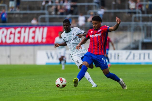 Iaia Manco Danfa Borussia Moenchengladbach, 39) im Zweikampf mit Noel Westenberger (Wuppertaler SV, 04) Wuppertaler SV vs. Borussia Moenchengladbach, Fussball, Freundschaftsspiel, Saison 2026 27, 18.07.2026, Wuppertaler SV vs. Borussia Moenchengladbach, Fussball, Freundschaftsspiel, Saison 2026 27, 18.07.2026 Wuppertal *** Iaia Manco Danfa of Borussia Mönchengladbach, 39, in a tackle with Noel Westenberger of Wuppertaler SV, 04 Wuppertaler SV vs. Borussia Mönchengladbach, soccer, friendly match, 2026–27 season, July 18, 2026, Wuppertaler SV vs. Borussia Mönchengladbach, soccer, friendly match, 2026–27 season, July 18, 2026, Wuppertal Copyright: xEibner-Pressefoto LukasxBaldygax EP_LBA