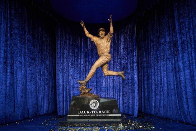 July 18, 2026, Toronto, On, Canada: The Toronto Blue Jays unveil a statue commemorating the Toronto Blue Jays 1992 and 1993 World Series wins ahead of MLB, Baseball Herren, USA baseball action against the Chicago White Sox in Toronto, Saturday, July 18, 2026. Canada News - July 18, 2026  - ZUMAc35_ 20260718_zaf_c35_025 Copyright: xSammyxKoganx