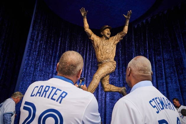 July 18, 2026, Toronto, On, Canada: Toronto Blue Jays Joe Carter, left, looks on at the unveiling of a statue commemorating the Toronto Blue Jays 1992 and 1993 World Series wins ahead of MLB, Baseball Herren, USA baseball action against the Chicago White Sox in Toronto, Saturday, July 18, 2026. Canada News - July 18, 2026  - ZUMAc35_ 20260718_zaf_c35_026 Copyright: xSammyxKoganx