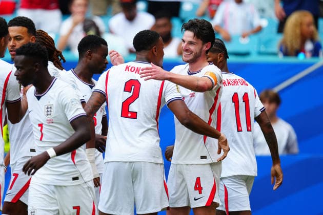 Declan Rice of England celebrates scoring a goal to make it 0-1 with Ezri Konsa of England France v England, 2026 FIFA World Cup, WM, Weltmeisterschaft, Fussball 3rd Place Final, Football, Miami Stadium, Miami, Florida, USA - 18 Jul 2026Miami Miami Stadium Florida (FL) United States of America  Copyright: xJavierxGarcia Shutterstockx 16995468m