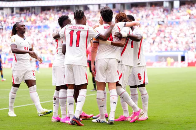 France v England: Bronze Medal Match - FIFA World Cup, WM, Weltmeisterschaft, Fussball 2026 Declan Rice of England celebrates after scoring his team s first goal with teammates during the FIFA World Cup 2026 Bronze Medal Match match between France and England at Miami Stadium on July 18, 2026 in Miami Gardens, United States. Miami Gardens FL United States  Copyright: xJosexBretonx originalFilename:bretonhernandez-franceve260718_npfwf.jpg