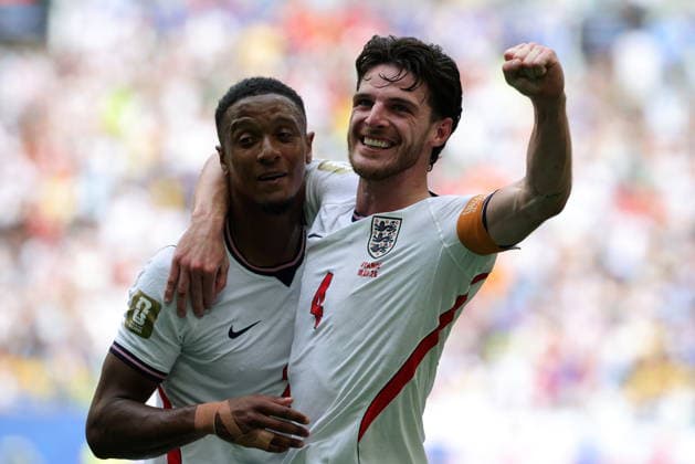 FIFA World Cup, WM, Weltmeisterschaft, Fussball 2026 3rd place playoff - France vs England Ezri Konsa of England (L) celebrates with his teammate Declan Rice who assisted his 0-2 goal during the FIFA World Cup 2026 3rd place playoff match France against England, in Miami, Florida, USA, 18 July 2026. MIAMI United States  Copyright: xCRISTOBALxHERRERA-ULASHKEVICHx