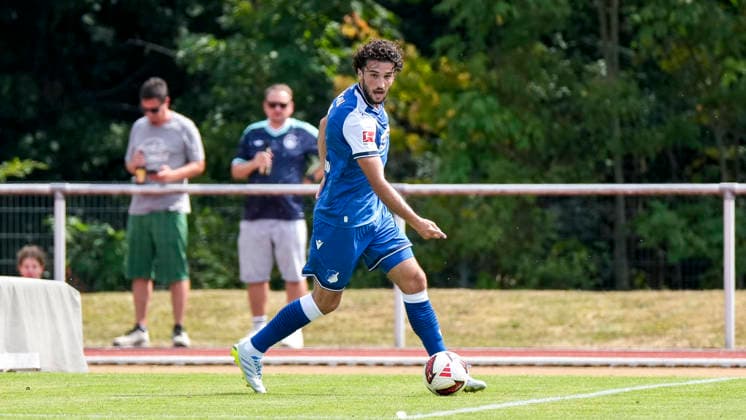 Leon Avdullahu (Hoffenheim, 7), am Ball, Freisteller, Ganzkörper, Einzelbild, Einzelfoto, Aktion, Action, 18.07.2026, Bad Friedrichshall (Deutschland), Fussball, Testspiel, TSG 1899 Hoffenheim - SGV Heilbronn-Freiberg, DFB DFL REGULATIONS PROHIBIT ANY USE OF PHOTOGRAPHS AS IMAGE SEQUENCES AND OR QUASI-VIDEO. *** Leon Avdullahu Hoffenheim, 7, on the ball, isolated figure, full-body shot, single frame, single photo, action, July 18, 2026, Bad Friedrichshall, Germany, soccer, exhibition match, TSG 1899 Hoffenheim vs. SGV Heilbronn Freiberg, DFB and DFL regulations prohibit any use of photographs as image sequences and or quasi-video xozx