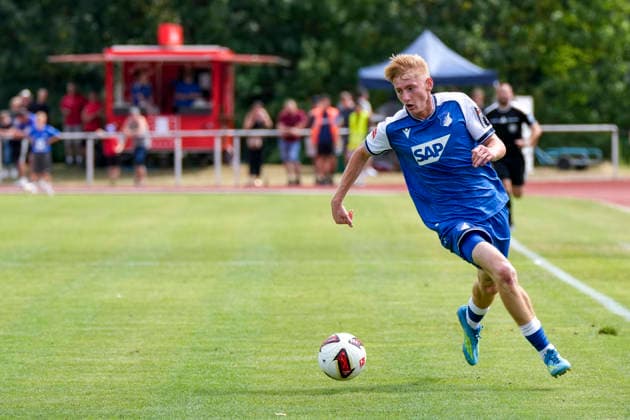 Oskar Hencke (Hoffenheim, 41), am Ball, Einzelbild, Einzelfoto, Aktion, Action, 18.07.2026, Bad Friedrichshall (Deutschland), Fussball, Testspiel, TSG 1899 Hoffenheim - SGV Heilbronn-Freiberg, DFB DFL REGULATIONS PROHIBIT ANY USE OF PHOTOGRAPHS AS IMAGE SEQUENCES AND OR QUASI-VIDEO. *** Oskar Hencke Hoffenheim, 41, on the ball, single frame, single photo, action, July 18, 2026, Bad Friedrichshall, Germany, soccer, exhibition match, TSG 1899 Hoffenheim vs. SGV Heilbronn Freiberg, DFB and DFL regulations prohibit any use of photographs as image sequences and or quasi-video xozx