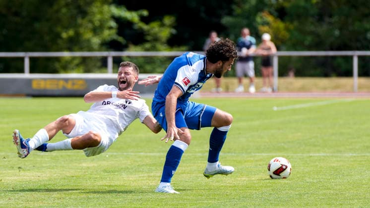 v.li.: Leon Petö (SGV, 10), Leon Avdullahu (Hoffenheim, 7), Zweikampf, Spielszene, Duell, duel, tackle, tackling, Dynamik, Action, Aktion, 18.07.2026, Bad Friedrichshall (Deutschland), Fussball, Testspiel, TSG 1899 Hoffenheim - SGV Heilbronn-Freiberg, DFB DFL REGULATIONS PROHIBIT ANY USE OF PHOTOGRAPHS AS IMAGE SEQUENCES AND OR QUASI-VIDEO. *** From left: Leon Petö (SGV), 10, Leon Avdullahu (Hoffenheim), 7, tackle, game scene, duel, tackle, tackling, dynamism, action, July 18, 2026, Bad Friedrichshall, Germany, soccer, friendly match, TSG 1899 Hoffenheim vs. SGV Heilbronn Freiberg, DFB and DFL regulations prohibit any use of photographs as image sequences and or quasi-video xozx
