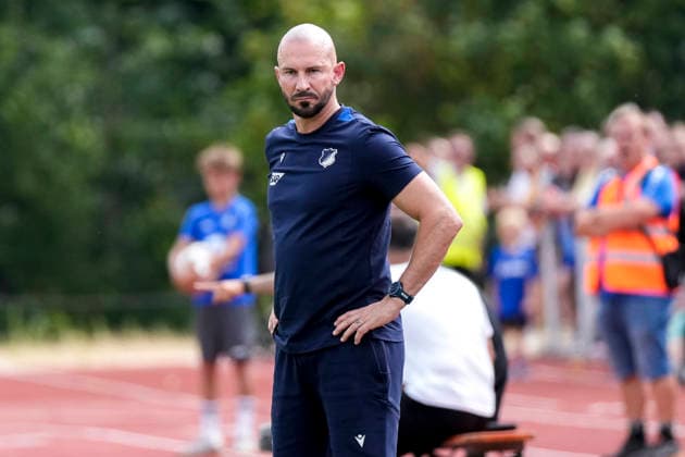 Christian Ilzer (Trainer, Cheftrainer, Hoffenheim), Einzelbild, Einzelfoto, Aktion, Action, 18.07.2026, Bad Friedrichshall (Deutschland), Fussball, Testspiel, TSG 1899 Hoffenheim - SGV Heilbronn-Freiberg, DFB DFL REGULATIONS PROHIBIT ANY USE OF PHOTOGRAPHS AS IMAGE SEQUENCES AND OR QUASI-VIDEO. *** Christian Ilzer, Coach, Head Coach, Hoffenheim, Single Image, Single Photo, Action, July 18, 2026, Bad Friedrichshall, Germany, soccer, friendly match, TSG 1899 Hoffenheim vs. SGV Heilbronn Freiberg, DFB and DFL regulations prohibit any use of photographs as image sequences and or quasi-video xozx