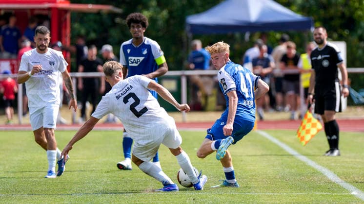 v.li.: Tino Bradara (SGV, 2), Oskar Hencke (Hoffenheim, 41), Zweikampf, Spielszene, Duell, duel, tackle, tackling, Dynamik, Action, Aktion, 18.07.2026, Bad Friedrichshall (Deutschland), Fussball, Testspiel, TSG 1899 Hoffenheim - SGV Heilbronn-Freiberg, DFB DFL REGULATIONS PROHIBIT ANY USE OF PHOTOGRAPHS AS IMAGE SEQUENCES AND OR QUASI-VIDEO. *** From left: Tino Bradara (SGV), 2; Oskar Hencke (Hoffenheim), 41; tackle, game scene, duel, tackle, tackling, dynamic, action, July 18, 2026, Bad Friedrichshall, Germany, soccer, friendly match, TSG 1899 Hoffenheim vs. SGV Heilbronn Freiberg, DFB and DFL regulations prohibit any use of photographs as image sequences and or quasi-video xozx