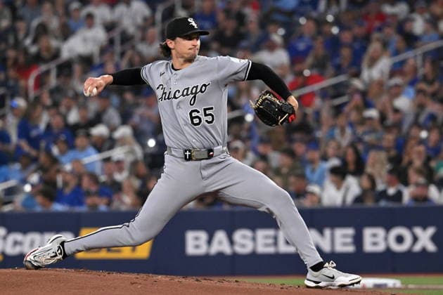July 18, 2026, Toronto, On, Canada: Chicago White Sox starting pitcher Davis Martin (65) throws to a Toronto Blue Jays batter during first inning MLB, Baseball Herren, USA baseball action in Toronto, Saturday, July 18, 2026. Canada News - July 18, 2026  - ZUMAc35_ 20260718_zaf_c35_039 Copyright: xJonxBlackerx