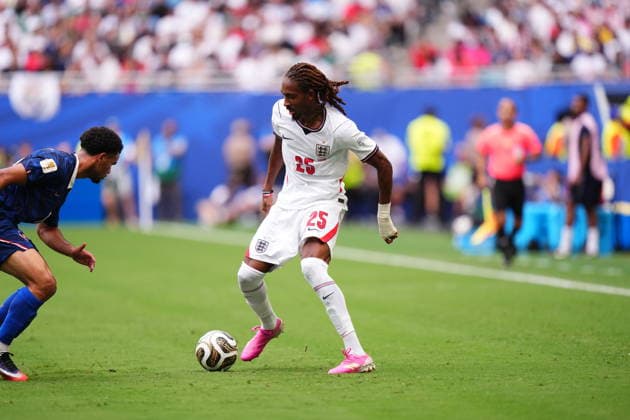 France v England - 2026 FIFA World Cup, WM, Weltmeisterschaft, Fussball - Bronze Final MIAMI GARDENS, FLORIDA - JULY 18: Djed Spence of England drives the ball during the 2026 FIFA World Cup bronze-final match between France and England at Miami Stadium in Miami Gardens, Florida, United States, on July 18, 2026. Jose Hernandez Anadolu Florida United States. Editorial use only. Please get in touch for any other usage.  Copyright: x2026xAnadoluxJosexHernandezx