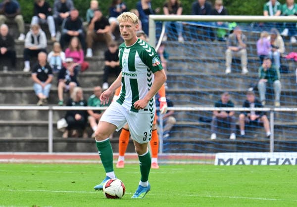 18.07.2026, GER, Fußball, Testsspiel, Verden, FC Verden 04 vs SV Werder Bremen Einzelaktion Querformat Oskar Wojcik (Werder 03) Verden (Aller) Stadion Berliner Ring Niedersachsen Deutschland *** July 18, 2026, GER, Soccer, Friendly Match, Verden, FC Verden 04 vs. SV Werder Bremen, Individual Play, Landscape Orientation, Oskar Wojcik, Werder 03, Verden Aller Stadium, Berliner Ring, Lower Saxony, Germany Copyright: xnordphotoxGmbH xWitkex