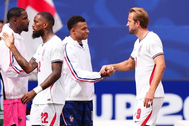 July 18, 2026, Miami Gardens, Florida, United States: Harry Kane of England shakes hands with Kylian Mbappe of France during the FIFA World Cup, WM, Weltmeisterschaft, Fussball 2026 Bronze Medal Match match between France and England at Miami Stadium on July 18, 2026 in Miami Gardens, United States. Miami Gardens United States - ZUMAa181 20260718_zaa_a181_058 Copyright: xJosexBretonx