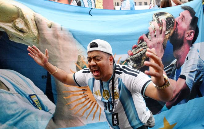 Argentina fans take over Times Square ahead of the 2026 FIFA World Cup, WM, Weltmeisterschaft, Fussball final Argentina fans take over Times Square ahead of the 2026 FIFA World Cup final football match between Argentina and Spain on July 18, 2026 in New York city, New York. Photo by Olivier Douliery ABACAPRESS.COM New York city New York United States  Copyright: xDoulieryxOlivier ABACAx