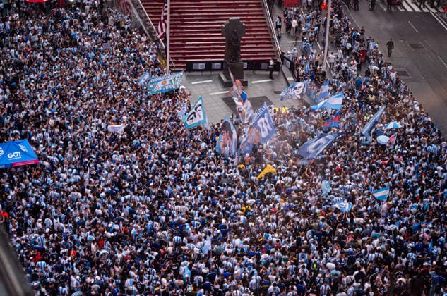Argentina fans take over Times Square ahead of World Cup Final NEW YORK, NEW YORK - JULY 18: Thousands of Argentina supporters gather in Times Square in New York City ahead of the 2026 FIFA World Cup, WM, Weltmeisterschaft, Fussball final between Argentina and Spain on July 18, 2026. The championship match is scheduled to be played at New York New Jersey Stadium on July 19, with fans filling the iconic square to celebrate and support the reigning champions before kickoff. Lokman Vural Elibol Anadolu New York United States. Editorial use only. Please get in touch for any other usage.  Copyright: x2026xAnadoluxLokmanxVuralxElibolx
