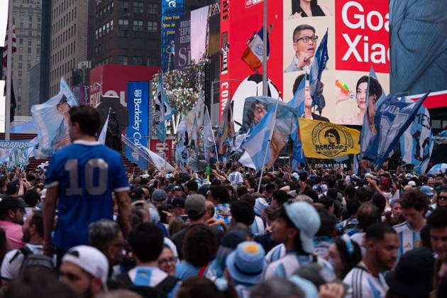 Argentina fans take over Times Square ahead of World Cup Final NEW YORK, NEW YORK - JULY 18: Thousands of Argentina supporters gather in Times Square in New York City ahead of the 2026 FIFA World Cup, WM, Weltmeisterschaft, Fussball final between Argentina and Spain on July 18, 2026. The championship match is scheduled to be played at New York New Jersey Stadium on July 19, with fans filling the iconic square to celebrate and support the reigning champions before kickoff. Lokman Vural Elibol Anadolu New York United States. Editorial use only. Please get in touch for any other usage.  Copyright: x2026xAnadoluxLokmanxVuralxElibolx