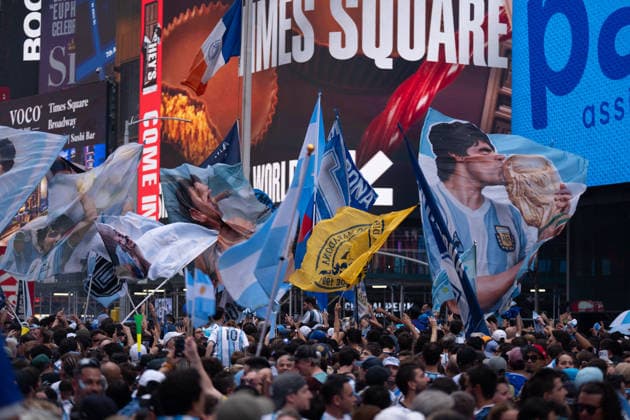 Argentina fans take over Times Square ahead of World Cup Final NEW YORK, NEW YORK - JULY 18: Thousands of Argentina supporters gather in Times Square in New York City ahead of the 2026 FIFA World Cup, WM, Weltmeisterschaft, Fussball final between Argentina and Spain on July 18, 2026. The championship match is scheduled to be played at New York New Jersey Stadium on July 19, with fans filling the iconic square to celebrate and support the reigning champions before kickoff. Lokman Vural Elibol Anadolu New York United States. Editorial use only. Please get in touch for any other usage.  Copyright: x2026xAnadoluxLokmanxVuralxElibolx