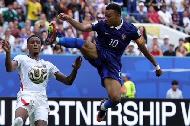Sport Themen der Woche KW29 FIFA World Cup, WM, Weltmeisterschaft, Fussball 2026 3rd place playoff - France vs England Kylian Mbappe of France in action against Ezri Konsa of England (L) during the FIFA World Cup 2026 3rd place playoff match France against England, in Miami, Florida, USA, 18 July 2026. MIAMI United States  Copyright: xCRISTOBALxHERRERA-ULASHKEVICHx