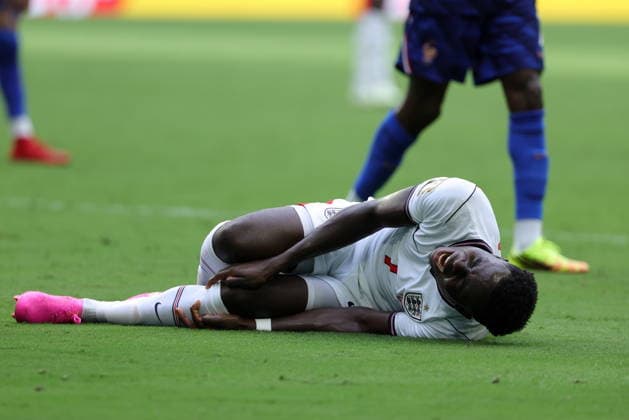 FIFA World Cup, WM, Weltmeisterschaft, Fussball 2026 3rd place playoff - France vs England Bukayo Saka of England lies on the ground during the FIFA World Cup 2026 3rd place playoff match France against England, in Miami, Florida, USA, 18 July 2026. MIAMI United States  Copyright: xCRISTOBALxHERRERA-ULASHKEVICHx