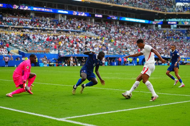 Jude Bellingham of England comes close to scoring a goal France v England, 2026 FIFA World Cup, WM, Weltmeisterschaft, Fussball 3rd Place Final, Football, Miami Stadium, Miami, Florida, USA - 18 Jul 2026Miami Miami Stadium Florida (FL) United States of America  Copyright: xJavierxGarcia Shutterstockx 16995468cg
