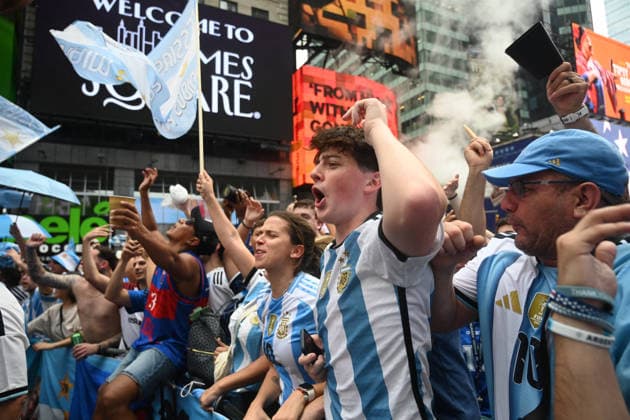 Argentina fans take over Times Square ahead of the 2026 FIFA World Cup, WM, Weltmeisterschaft, Fussball final Argentina fans take over Times Square ahead of the 2026 FIFA World Cup final football match between Argentina and Spain on July 18, 2026 in New York city, New York. Photo by Olivier Douliery ABACAPRESS.COM New York city New York United States  Copyright: xDoulieryxOlivier ABACAx