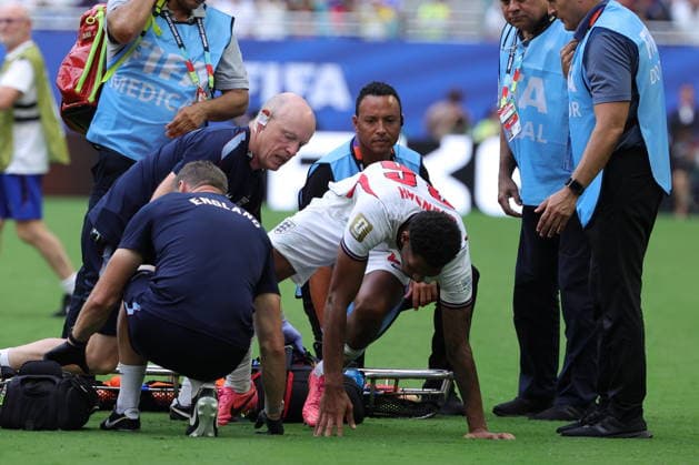 FIFA World Cup, WM, Weltmeisterschaft, Fussball 2026 3rd place playoff - France vs England Jarell Quansah of England (C) receives medical attention during the FIFA World Cup 2026 3rd place playoff match France against England, in Miami, Florida, USA, 18 July 2026. MIAMI United States  Copyright: xCRISTOBALxHERRERA-ULASHKEVICHx