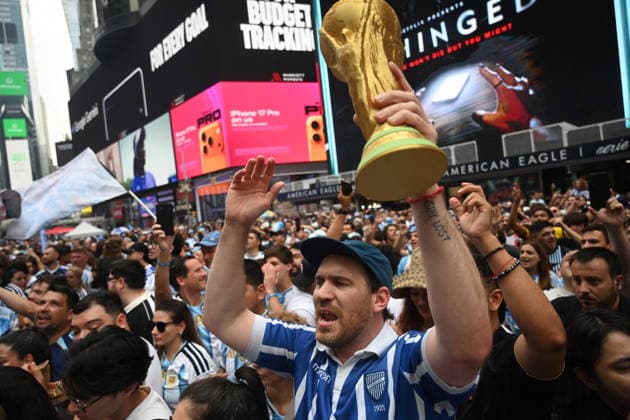 Argentina fans take over Times Square ahead of the 2026 FIFA World Cup, WM, Weltmeisterschaft, Fussball final Argentina fans take over Times Square ahead of the 2026 FIFA World Cup final football match between Argentina and Spain on July 18, 2026 in New York city, New York. Photo by Olivier Douliery ABACAPRESS.COM New York city New York United States  Copyright: xDoulieryxOlivier ABACAx