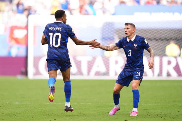France v England: Bronze Medal Match - FIFA World Cup, WM, Weltmeisterschaft, Fussball 2026 Kylian Mbappe of France celebrates after scoring his team s third goal with teammate Lucas Digne of France during the FIFA World Cup 2026 Bronze Medal Match match between France and England at Miami Stadium on July 18, 2026 in Miami Gardens, United States. Miami Gardens FL United States  Copyright: xJosexBretonx originalFilename:bretonhernandez-franceve260718_npPFD.jpg
