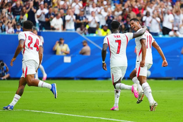Bukayo Saka of England celebrates scoring a penalty to complete his hatrick with Jude Bellingham of England France v England, 2026 FIFA World Cup, WM, Weltmeisterschaft, Fussball 3rd Place Final, Football, Miami Stadium, Miami, Florida, USA - 18 Jul 2026Miami Miami Stadium Florida (FL) United States of America  Copyright: xJavierxGarcia Shutterstockx 16995468co