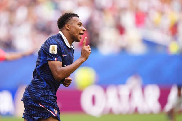 France v England: Bronze Medal Match - FIFA World Cup, WM, Weltmeisterschaft, Fussball 2026 Kylian Mbappe of France celebrates after scoring his team s third goal during the FIFA World Cup 2026 Bronze Medal Match match between France and England at Miami Stadium on July 18, 2026 in Miami Gardens, United States. Miami Gardens FL United States  Copyright: xJosexBretonx originalFilename:bretonhernandez-franceve260718_npAtb.jpg