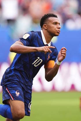 France v England: Bronze Medal Match - FIFA World Cup, WM, Weltmeisterschaft, Fussball 2026 Kylian Mbappe of France celebrates after scoring his team s third goal during the FIFA World Cup 2026 Bronze Medal Match match between France and England at Miami Stadium on July 18, 2026 in Miami Gardens, United States. Miami Gardens FL United States  Copyright: xJosexBretonx originalFilename:bretonhernandez-franceve260718_npqCo.jpg