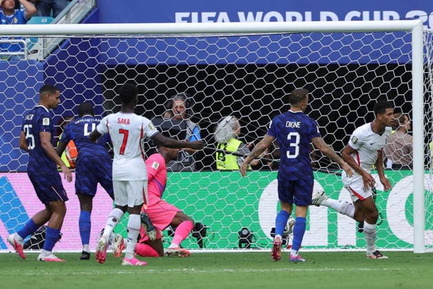 FIFA World Cup, WM, Weltmeisterschaft, Fussball 2026 3rd place playoff - France vs England Jude Bellingham of England (R) celebrates scoring the 4-6 goal during the FIFA World Cup 2026 3rd place playoff match France against England, in Miami, Florida, USA, 18 July 2026. MIAMI United States  Copyright: xCRISTOBALxHERRERA-ULASHKEVICHx