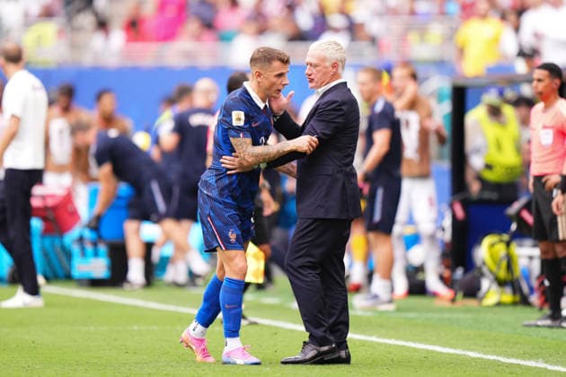 July 18, 2026, Miami Gardens, Florida, United States: Didier Deschamps, head coach of France, talk to Lucas Digne of France during the FIFA World Cup, WM, Weltmeisterschaft, Fussball 2026 Bronze Medal Match match between France and England at Miami Stadium on July 18, 2026 in Miami Gardens, United States. France V England: Bronze Medal Match - FIFA World Cup 2026  - ZUMAa181 20260718_zaa_a181_101 Copyright: xJosexBretonx