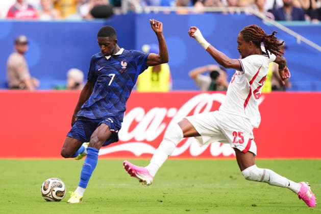 France v England: Bronze Medal Match - FIFA World Cup, WM, Weltmeisterschaft, Fussball 2026 Ousmane Dembele of France and Djed Spence of England compete for the ball during the FIFA World Cup 2026 Bronze Medal Match match between France and England at Miami Stadium on July 18, 2026 in Miami Gardens, United States. Miami Gardens FL United States  Copyright: xJosexBretonx originalFilename:bretonhernandez-franceve260718_npzVZ.jpg