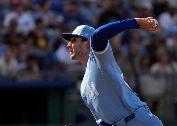 July 18, 2026: Kansas City Royals relief pitcher Daniel Lynch IV (41) delivers a pitch against the Padres at Kauffman Stadium Kansas City, Missouri. CSM. Kansas City United States - ZUMAc04_ 20260718_zma_c04_007 Copyright: xJonxRobichaudx