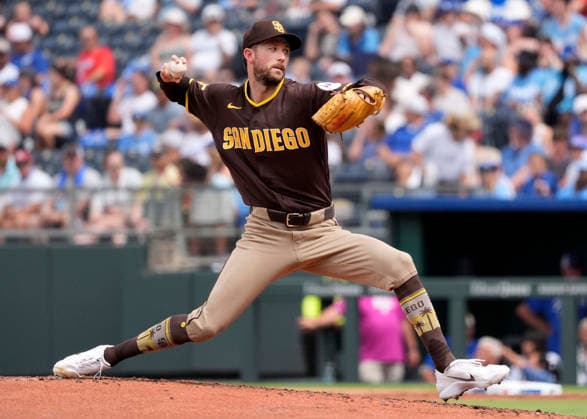 July 18, 2026: Tampa Bay Rays right fielder Jake Fraley (17) delivers a pitch against the Royals at Kauffman Stadium Kansas City, Missouri. CSM. Kansas City United States - ZUMAc04_ 20260718_zma_c04_013 Copyright: xJonxRobichaudx