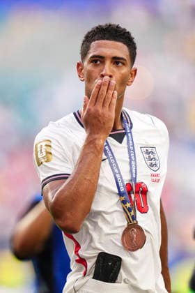 France v England: Bronze Medal Match - FIFA World Cup, WM, Weltmeisterschaft, Fussball 2026 Jude Bellingham of England celebrates the victory wearing the third place medal during the FIFA World Cup 2026 Bronze Medal Match match between France and England at Miami Stadium on July 18, 2026 in Miami Gardens, United States. Miami Gardens FL United States  Copyright: xJosexBretonx originalFilename:bretonhernandez-franceve260718_np1E7.jpg