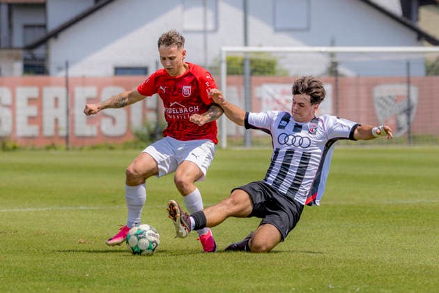 Ingolstadt, Deutschland 18. Juli 2026: Bayernliga Nord - 2026 2027 - Sp. 1 - FC Ingolstadt 04 II gegen FSV Stadeln Im Bild: v. li. im Zweikampf Marco Hennemann (Stadeln) und Timo Hengmith (FCI II) ESV Stadion Bayern *** Ingolstadt, Germany, July 18, 2026; Bayernliga Nord 2026–2027, Match 1: FC Ingolstadt 04 II vs. FSV Stadeln. Pictured, from left, in a tackle: Marco Hennemann (Stadeln) and Timo Hengmith (FCI II) at the ESV Stadium in Bavaria. Copyright: xFotostandx xSchäferx