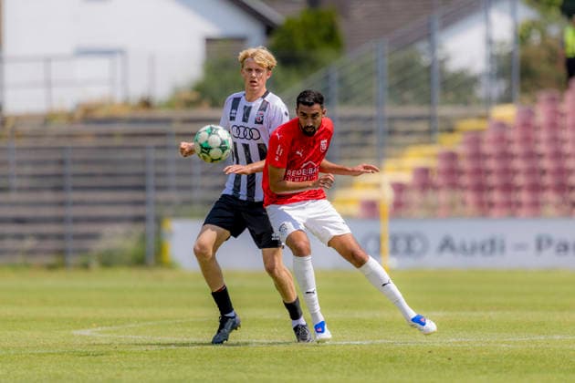 Ingolstadt, Deutschland 18. Juli 2026: Bayernliga Nord - 2026 2027 - Sp. 1 - FC Ingolstadt 04 II gegen FSV Stadeln Im Bild: v. li. im Zweikampf Patrick Bachmann (FCI II) und Salim Ahmed (Stadeln) ESV Stadion Bayern *** Ingolstadt, Germany, July 18, 2026, Bayernliga Nord 2026–2027, Match 1: FC Ingolstadt 04 II vs. FSV Stadeln. Pictured, from left, in a tackle: Patrick Bachmann (FCI II) and Salim Ahmed (Stadeln), ESV Stadium, Bavaria Copyright: xFotostandx xSchäferx