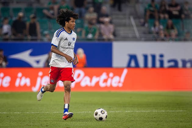 RAPID WIEN - HABMURGER SV Thierry Sedlatschek of HSV on the ball during the pre season friendly football match between SC Rapid Vienna and Hamburger SV at the Allianz Stadion. Vienna, Austria, July 18, 2026. Photo by Branislav Racko Copyright: xx 080A0355