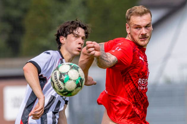 Ingolstadt, Deutschland 18. Juli 2026: Bayernliga Nord - 2026 2027 - Sp. 1 - FC Ingolstadt 04 II gegen FSV Stadeln Im Bild: v. li. im Zweikampf Damian Coric (FCI II) und Leon Siefert (Stadeln) ESV Stadion Bayern *** Ingolstadt, Germany, July 18, 2026; Bayernliga Nord 2026–2027, Match 1: FC Ingolstadt 04 II vs. FSV Stadeln. Pictured, from left, in a tackle: Damian Coric (FCI II) and Leon Siefert (Stadeln); ESV Stadium, Bavaria Copyright: xFotostandx xSchäferx