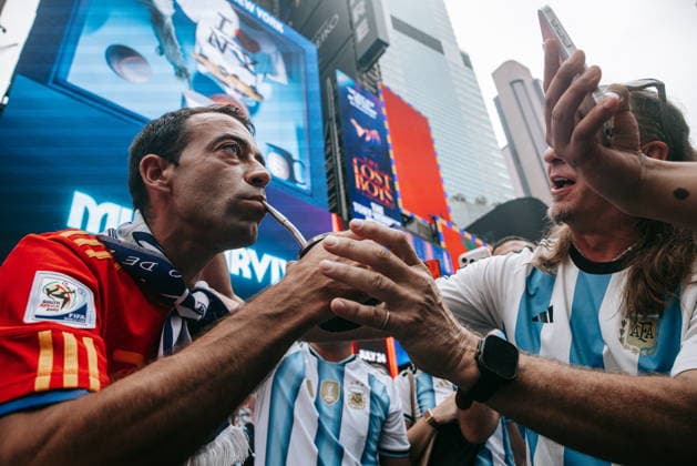 Argentinian soccer fans take over Times Square An Argentina fan wishes luck to a fan (L) of Spain in the crowd as Argentina fans take over Times Square ahead of the World Cup final game, in New York, New York, USA, 18 July 2026. NEW YORK New York United States  Copyright: xOLGAxFEDOROVAx