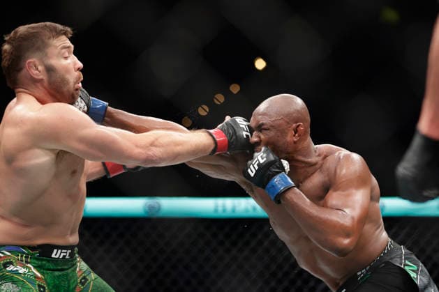 July 18, 2026, Oklahoma City, Oklahoma, United States: DRICUS DU PLESSIS and KAMARU USMAN fight in a 5-round Middleweight Main Event bout at UFC Fight Night OKC at the Paycom Center in Oklahoma City, OK. UFC Fight Night Oklahoma City  - ZUMAs346 20260718_zsp_s346_021 Copyright: xAlejandroxSalazarx