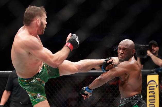 July 18, 2026, Oklahoma City, Oklahoma, United States: DRICUS DU PLESSIS and KAMARU USMAN fight in a 5-round Middleweight Main Event bout at UFC Fight Night OKC at the Paycom Center in Oklahoma City, OK. Oklahoma City United States - ZUMAs346 20260718_zsp_s346_073 Copyright: xAlejandroxSalazarx