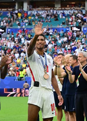(260719) -- MIAMI, July 19, 2026 -- Jude Bellingham of England reacts after the awarding ceremony of the bronze final match between France and England at the 2026 FIFA World Cup, WM, Weltmeisterschaft, Fussball in Miami, the United States, July 18, 2026. ) (SP)U.S.-MIAMI-FOOTBALL-FIFA WORLD CUP-BRONZE FINAL-FRA VS ENG ChenxYichen 