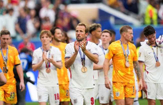 (260719) -- MIAMI, July 19, 2026 -- Harry Kane (C) of England reacts after the awarding ceremony of the bronze final match between France and England at the 2026 FIFA World Cup, WM, Weltmeisterschaft, Fussball in Miami, the United States, July 18, 2026. ) (SP)U.S.-MIAMI-FOOTBALL-FIFA WORLD CUP-BRONZE FINAL-FRA VS ENG HuxXingyu 