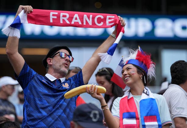 (260719) -- MIAMI, July 19, 2026 -- Fans of France are pictured before the bronze final match between France and England at the 2026 FIFA World Cup, WM, Weltmeisterschaft, Fussball in Miami, the United States, July 18, 2026. ) (SP)U.S.-MIAMI-FOOTBALL-FIFA WORLD CUP-BRONZE FINAL-FRA VS ENG HuxXingyu 