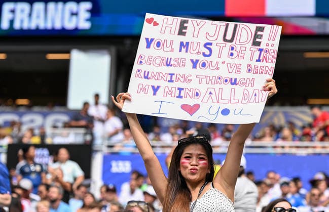 (260719) -- MIAMI, July 19, 2026 -- A fan of England is pictured before the bronze final match between France and England at the 2026 FIFA World Cup, WM, Weltmeisterschaft, Fussball in Miami, the United States, July 18, 2026. ) (SP)U.S.-MIAMI-FOOTBALL-FIFA WORLD CUP-BRONZE FINAL-FRA VS ENG ChenxYichen 