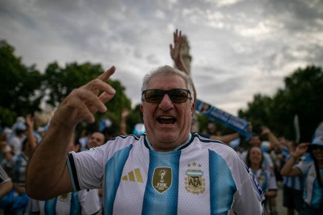 July 18, 2026, Madrid, Madrid, Spain: An Argentine fan cheers on the Albiceleste in Madrid before the match..Argentine football fans gathered in Madrid s Plaza EspaoÂ±a to show their support for their team ahead of the 2026 FIFA World Cup, WM, Weltmeisterschaft, Fussball final against Spain in New York, USA. Argentine Fan Rally In Madrid  - ZUMAs197 0862030586st Copyright: xDavidxCanalesx